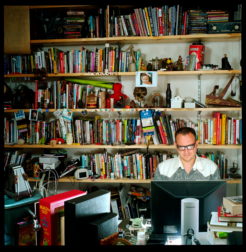 Illustration for article titled Famous Scifi And Fantasy Authors In Their Workspaces
